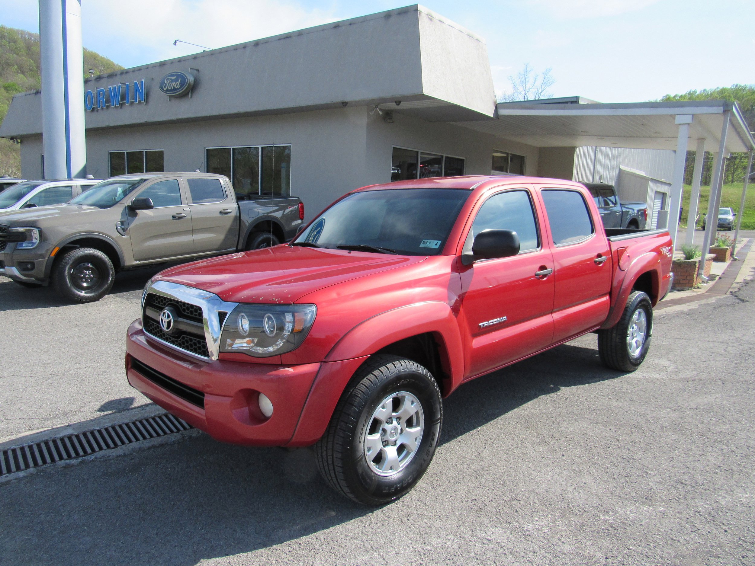 Used 2011 Toyota Tacoma 4x4 Double Cab w/ TRD Off-Road Pkg image 1