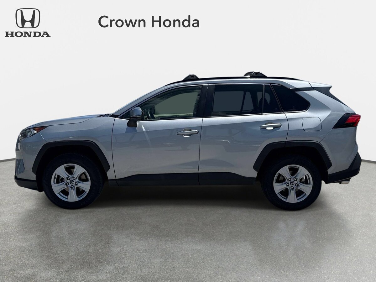 Used 2019 Toyota RAV4 XLE AWD/4WD image 2