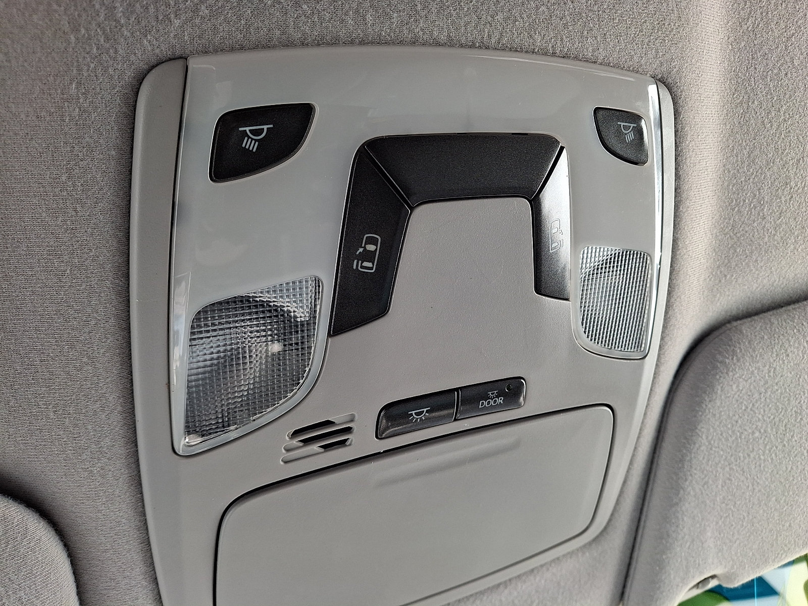 Used 2012 Toyota Sienna LE w/ Towing Pkg FWD image 25