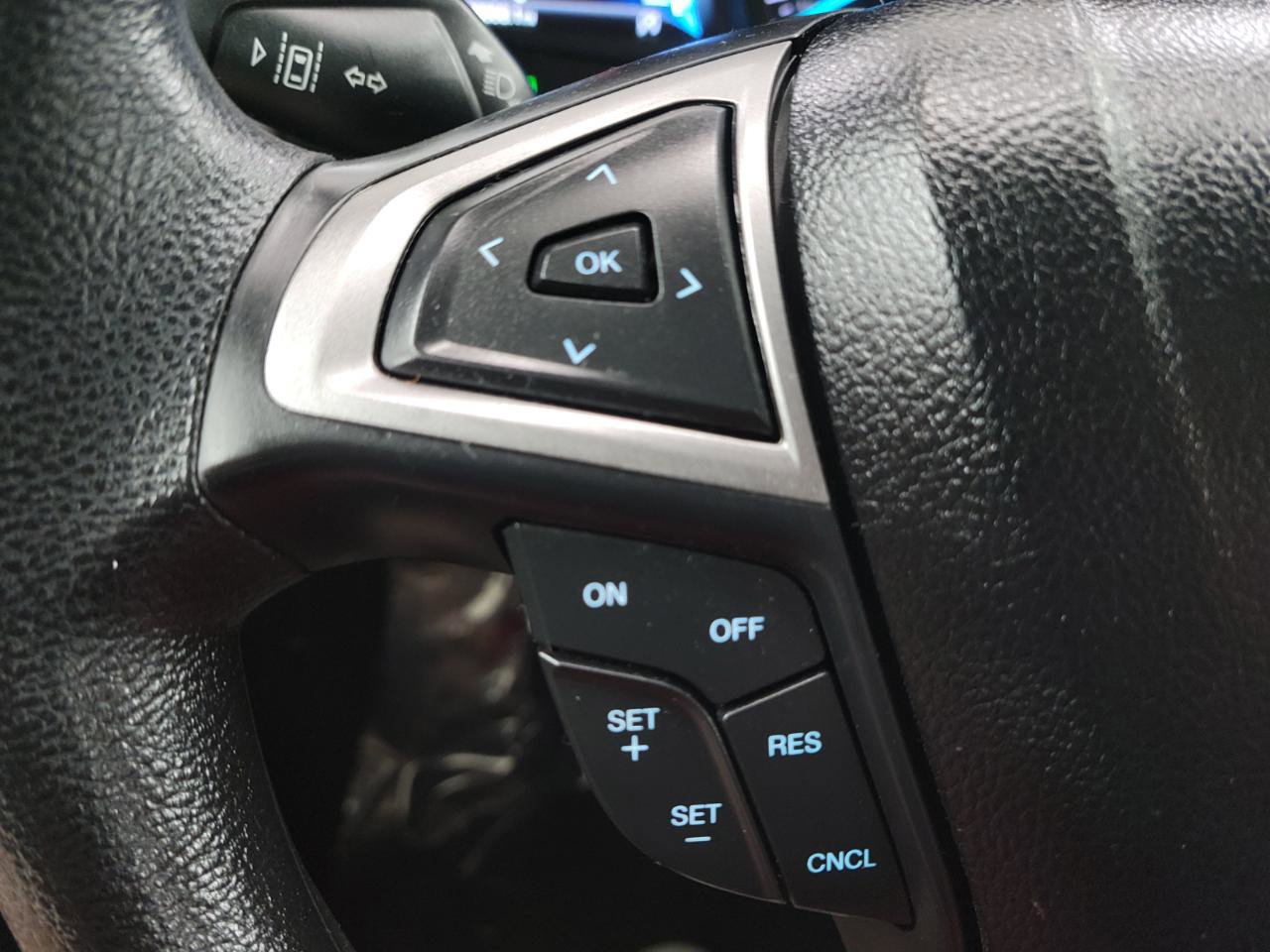 Used 2020 Ford Fusion SE FWD image 11