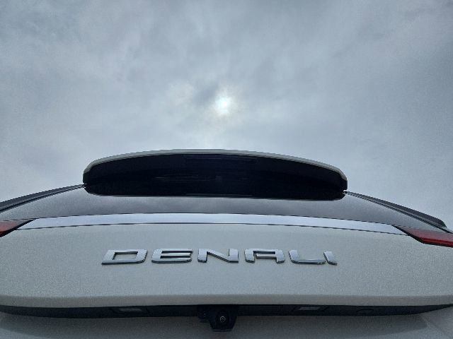 Used 2025 GMC Yukon Denali w/ Sun & Power Step Package AWD/4WD image 9