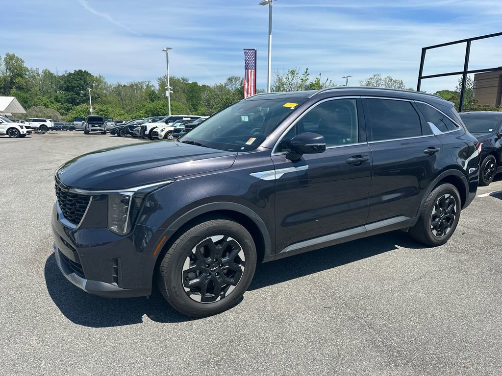 Certified 2025 Kia Sorento S w/ Panoramic Sunroof Package FWD image 3