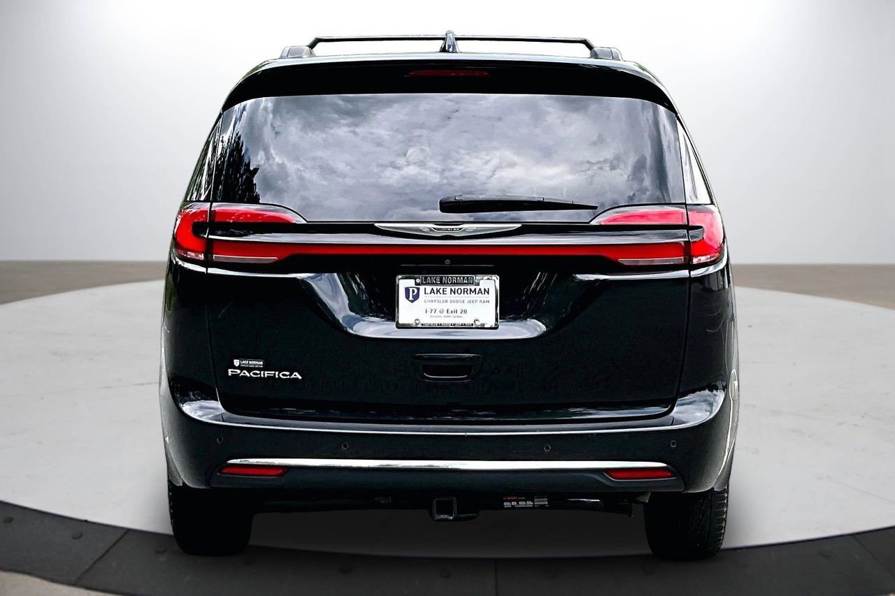 Used 2022 Chrysler Pacifica Touring-L FWD image 8