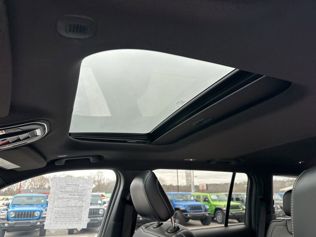 Used 2025 Jeep Grand Cherokee L Altitude image 22