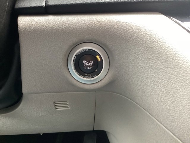 Used 2022 Chrysler Voyager LX image 27