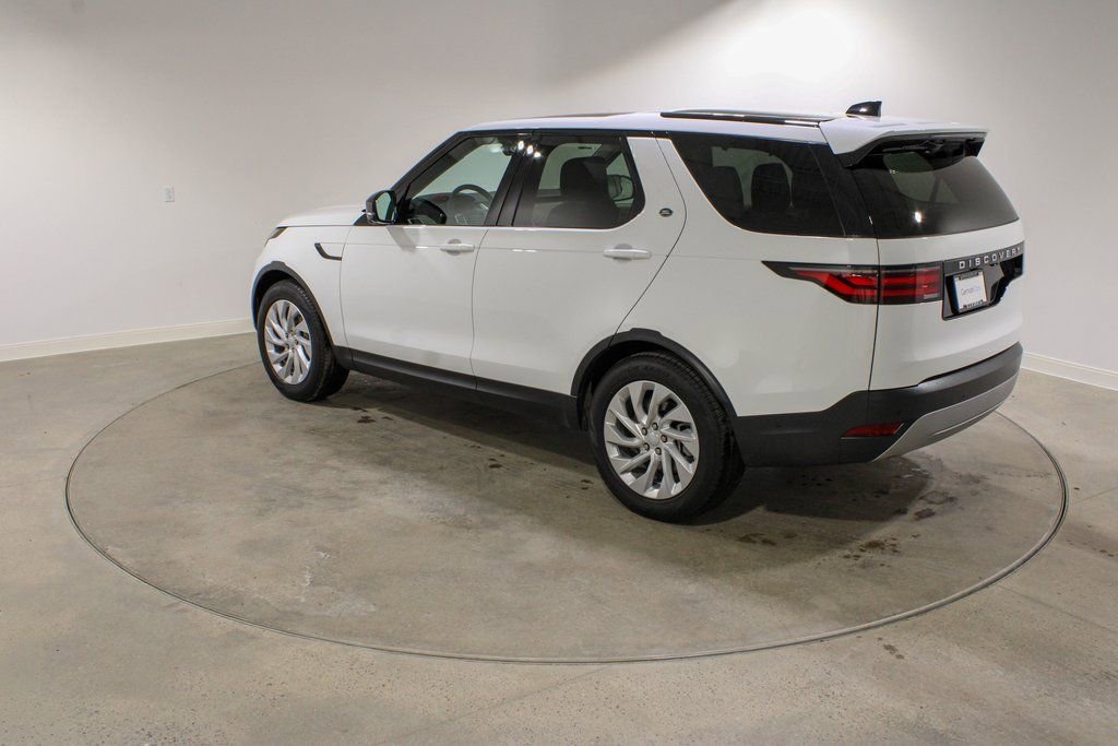 Used 2025 Land Rover Discovery S image 3