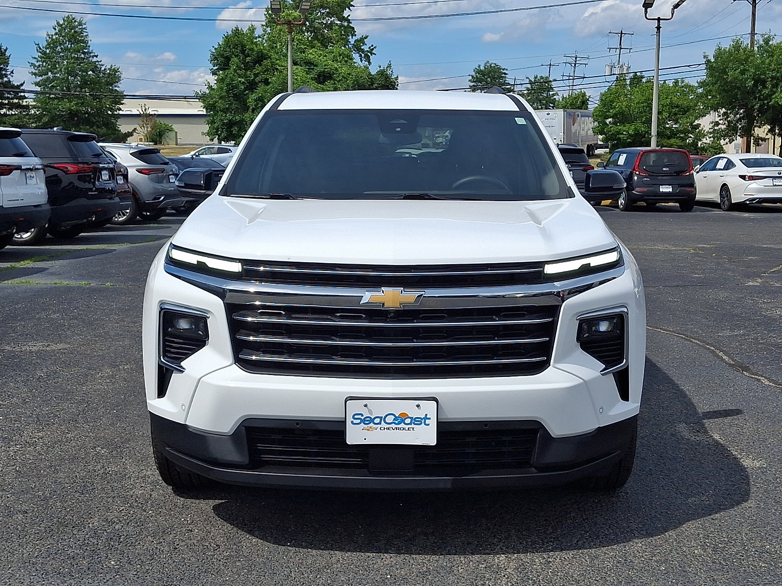 Used 2025 Chevrolet Traverse LT w/ Enhanced Driving Package FWD image 2