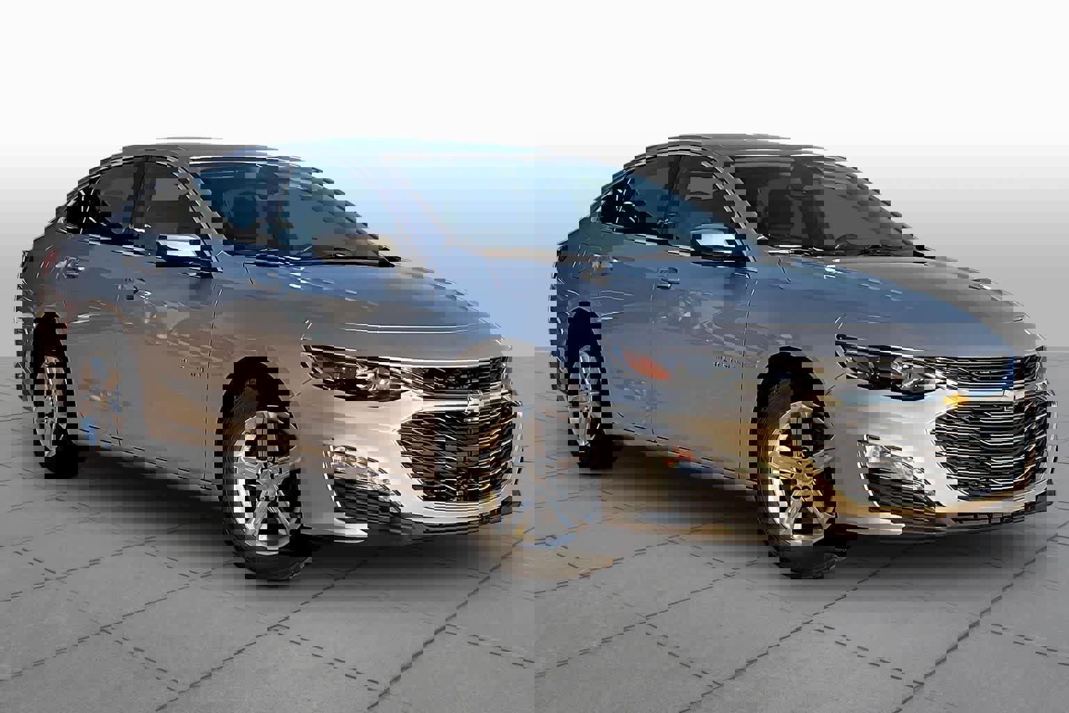 Used 2022 Chevrolet Malibu LT image 3