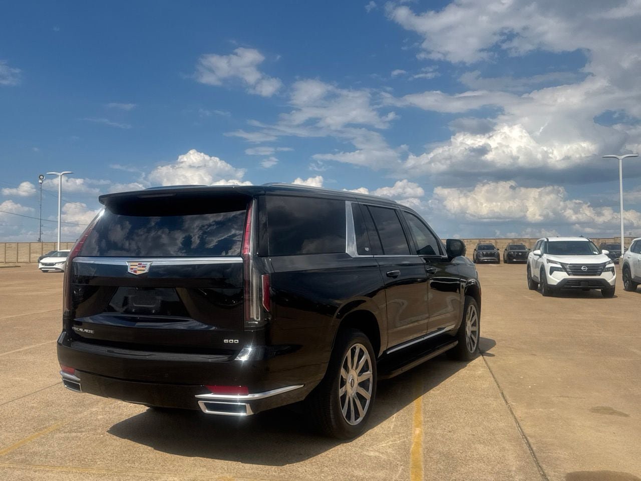 Used 2023 Cadillac Escalade ESV Premium Luxury Platinum AWD/4WD image 22