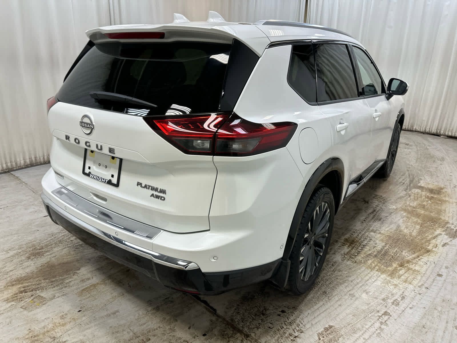 Certified 2025 Nissan Rogue Platinum w/ Tech Package image 11