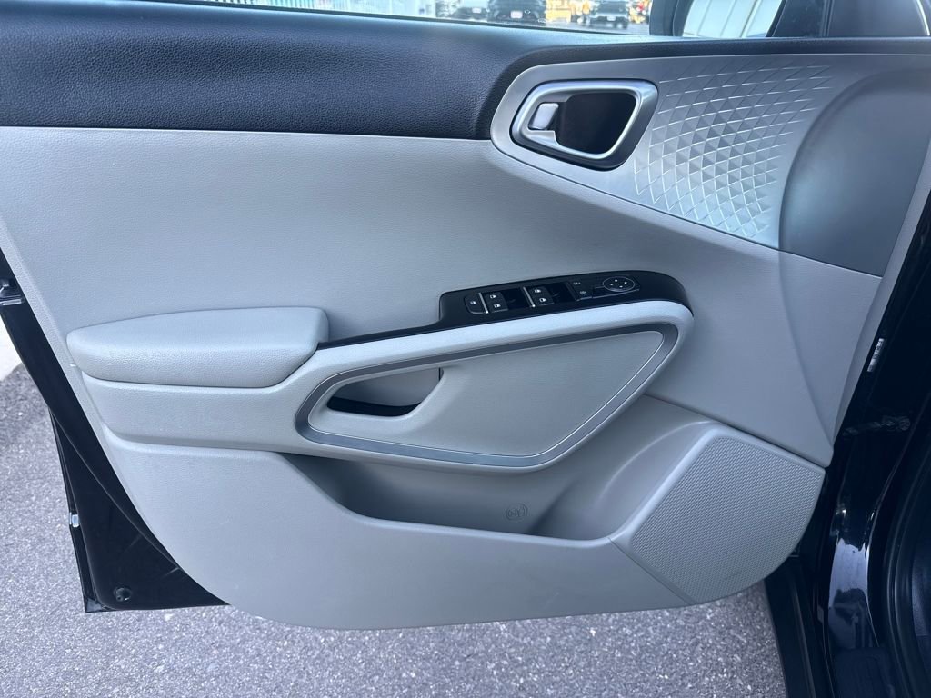 Used 2023 Kia Soul LX image 10