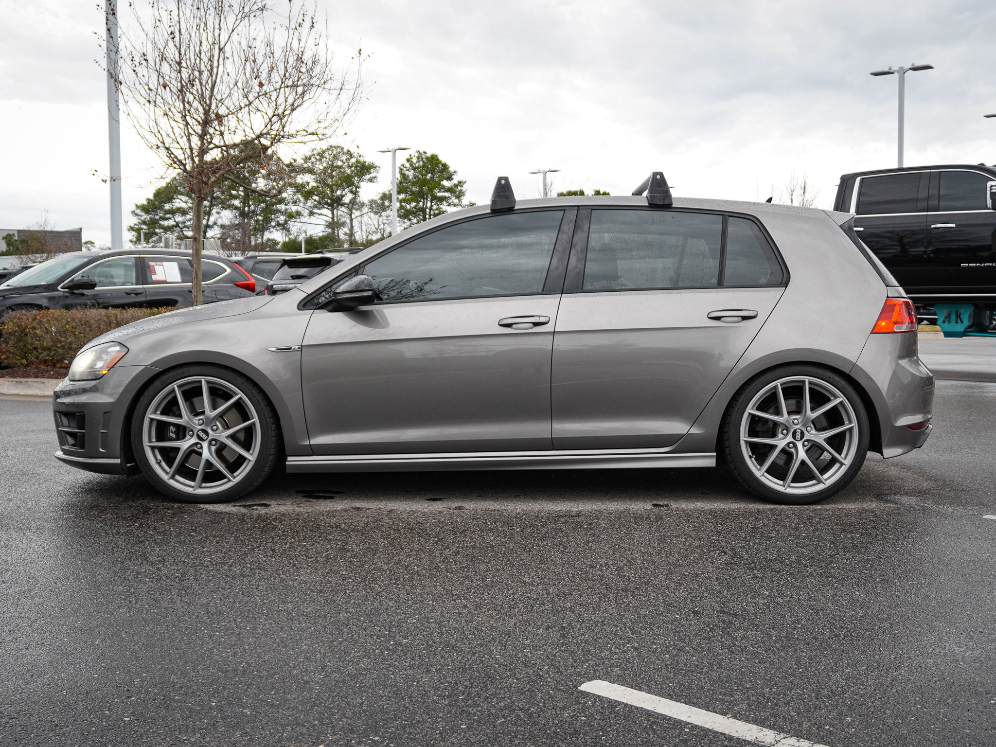Used 2015 Volkswagen Golf R 4-Door image 7