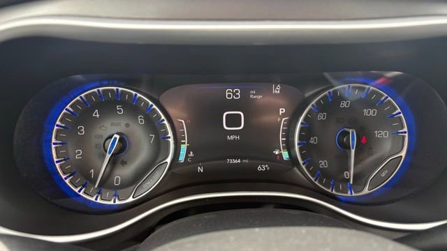 Used 2023 Chrysler Pacifica Touring-L FWD image 23