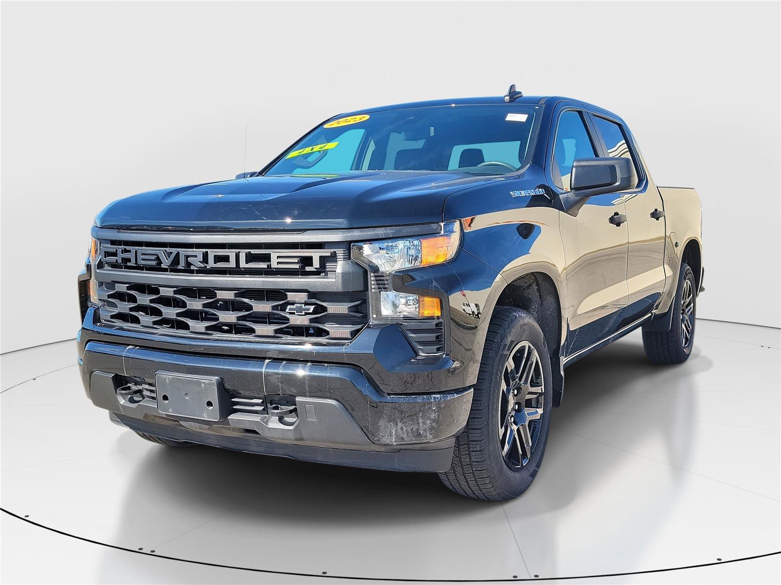 Used 2023 Chevrolet Silverado 1500 Custom image 2