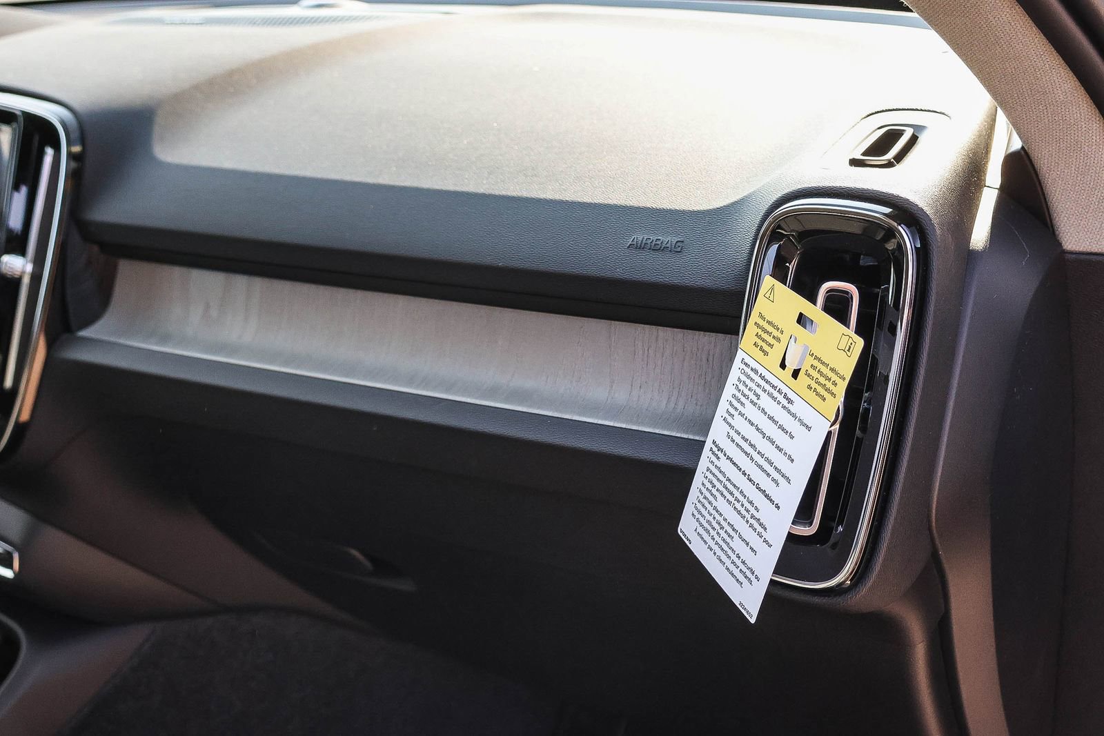 New 2026 Volvo XC40 B4 Plus w/ Climate Package image 18