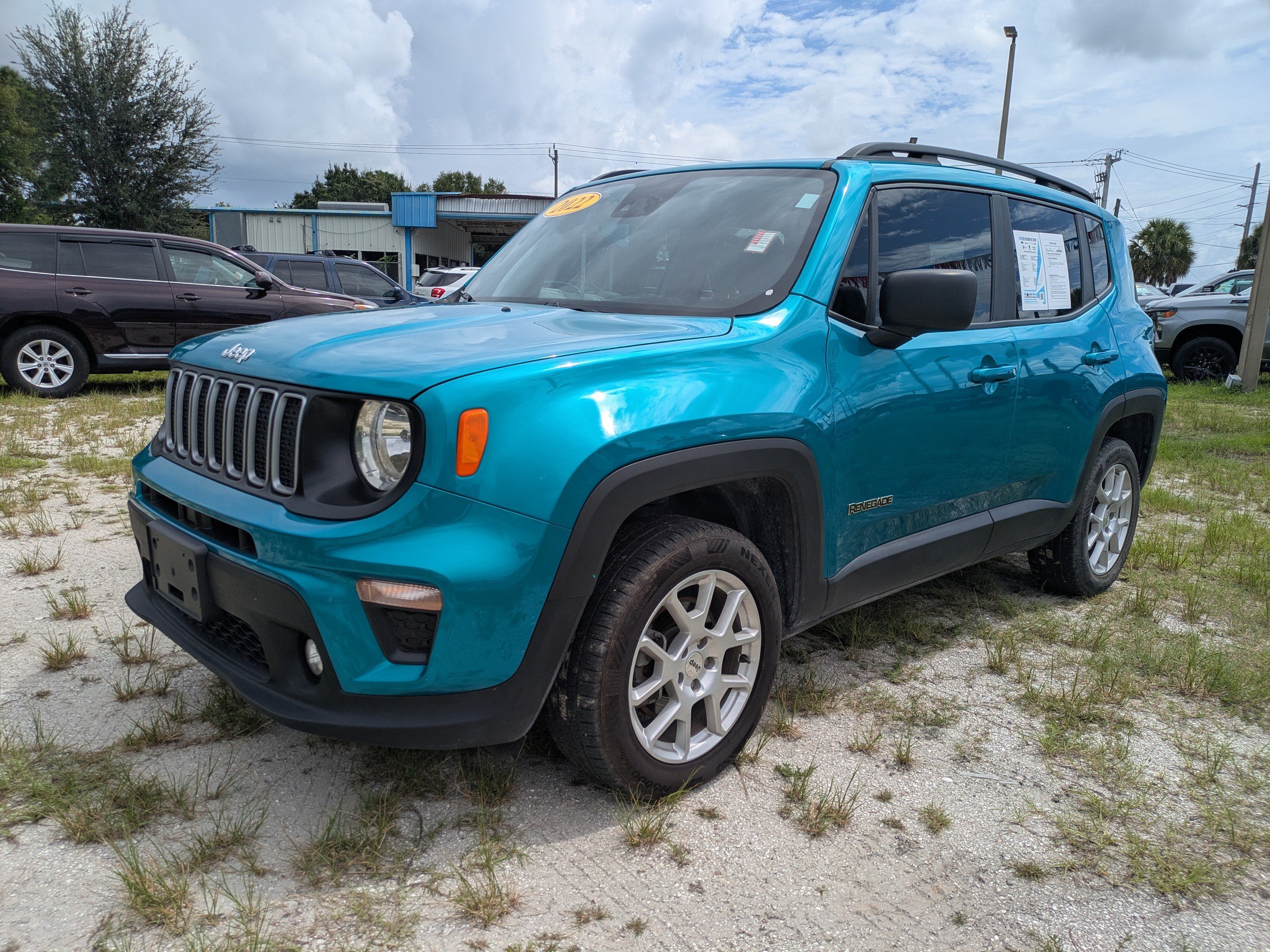 Used 2022 Jeep Renegade Latitude AWD/4WD image 8