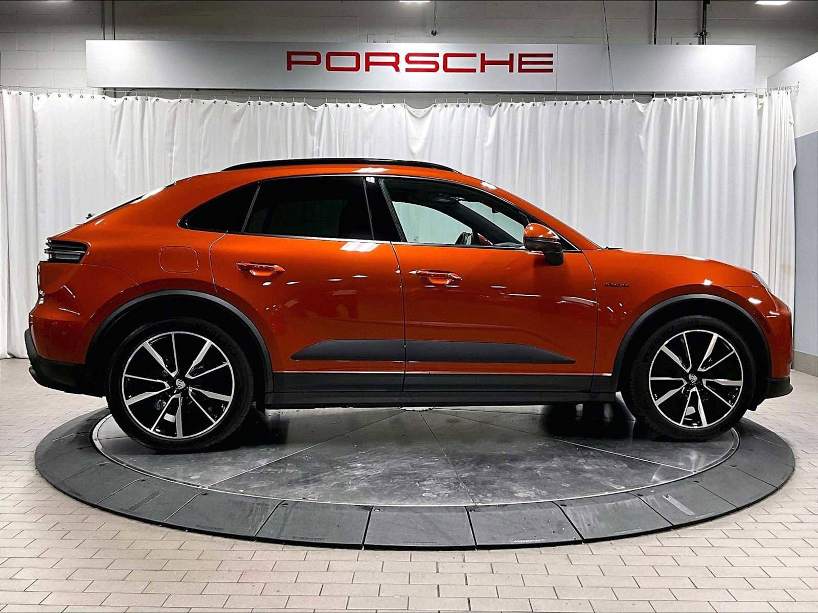 Used 2025 Porsche Macan Electric image 11