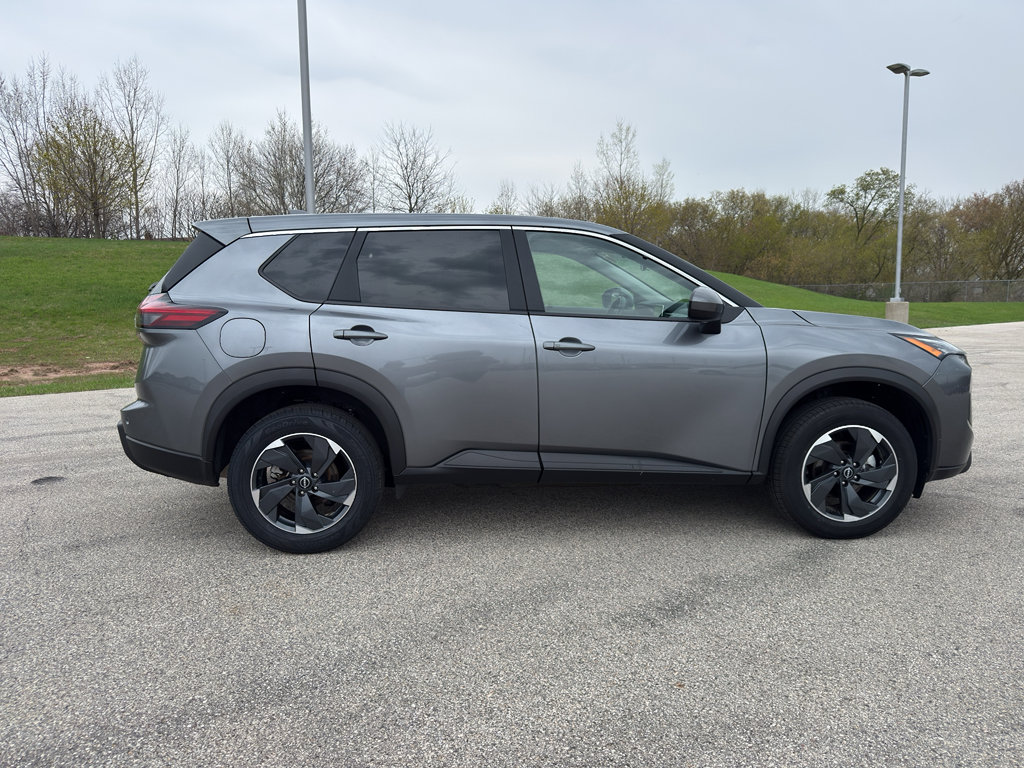 Certified 2025 Nissan Rogue SV AWD/4WD image 4