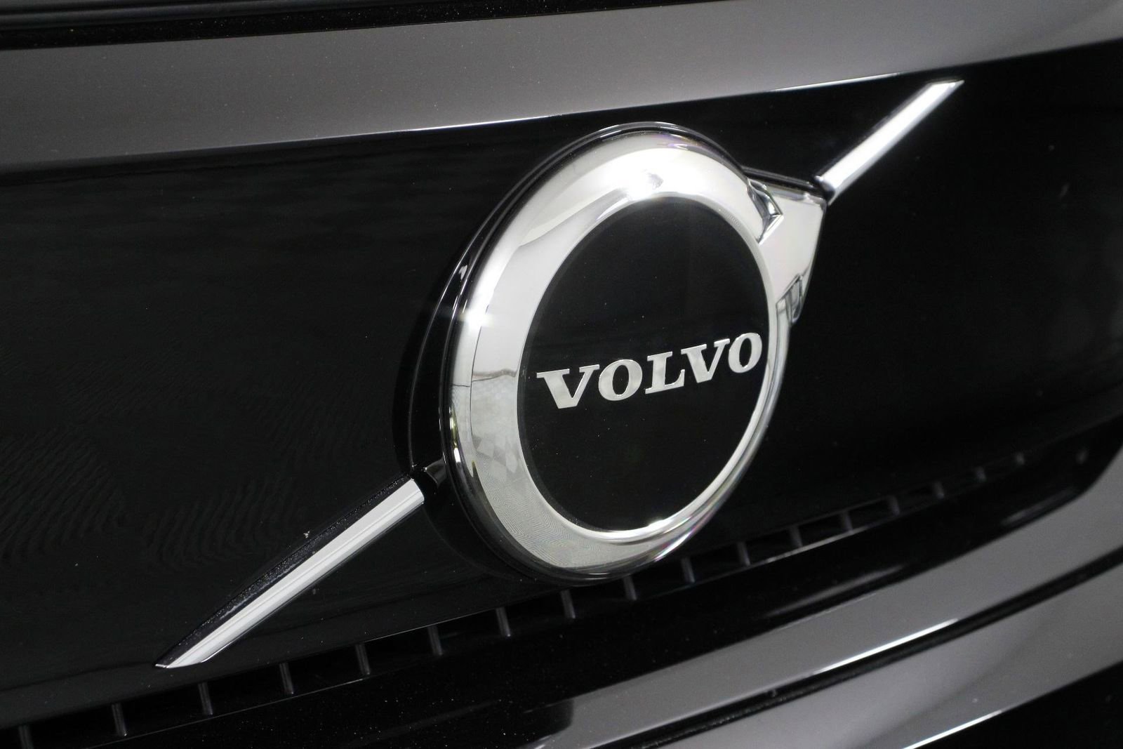 Certified 2023 Volvo C40 Recharge Core AWD/4WD image 25