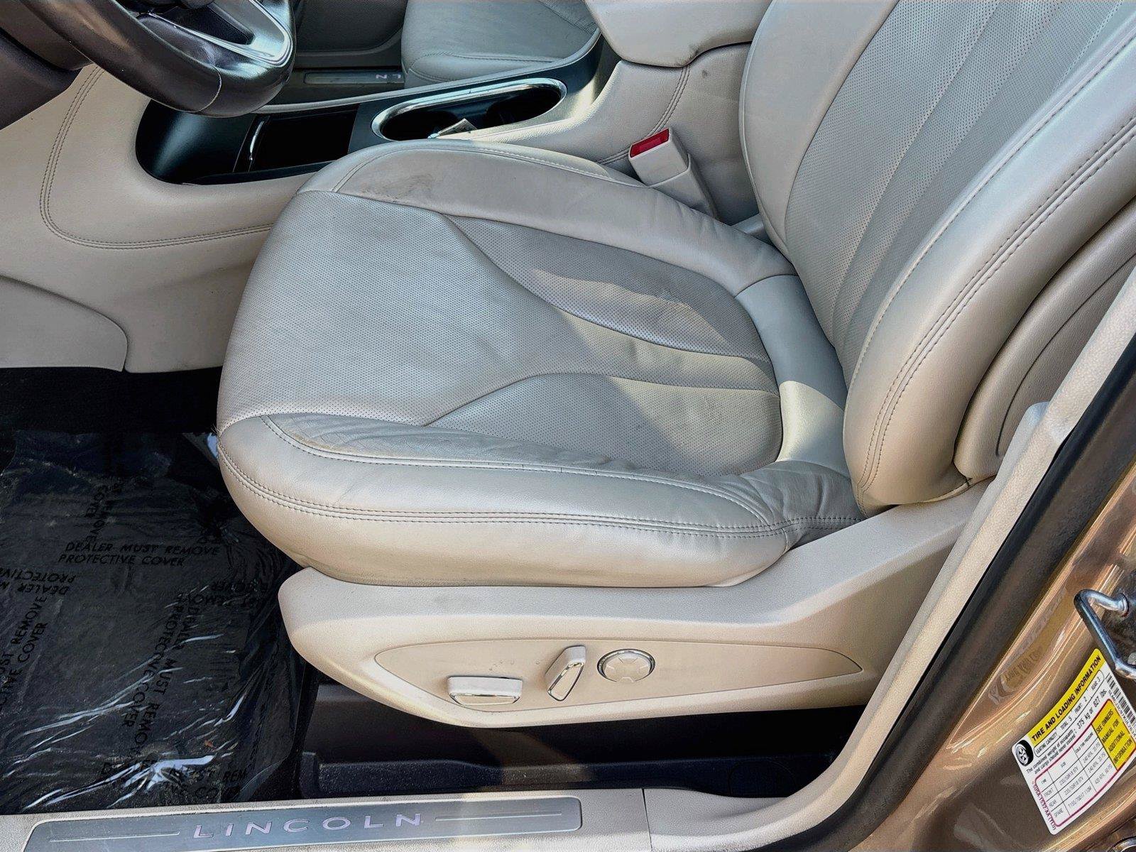Used 2019 Lincoln MKC Reserve w/ MKC Technology Package FWD image 19