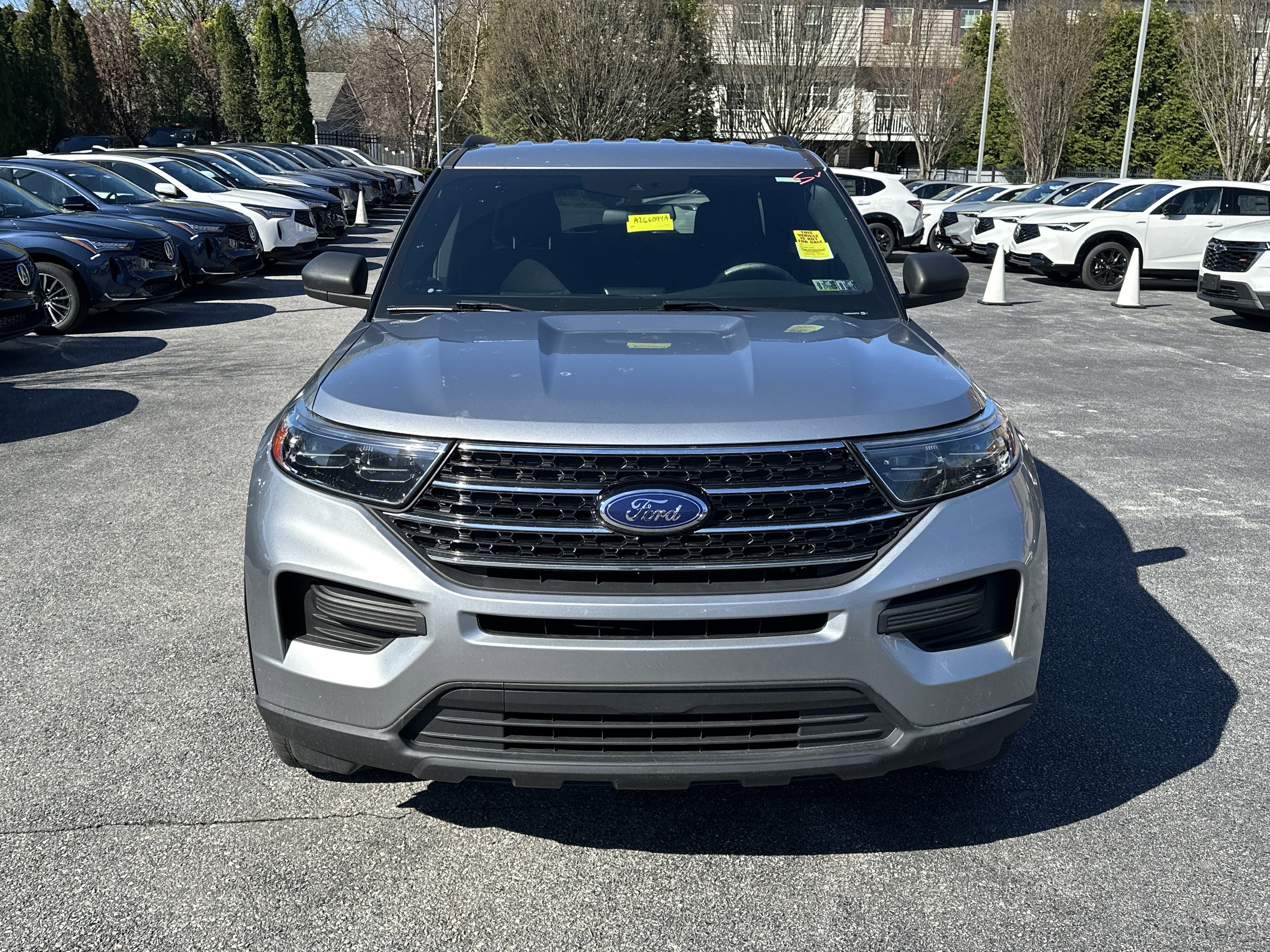 Used 2020 Ford Explorer XLT w/ Comfort Package image 3