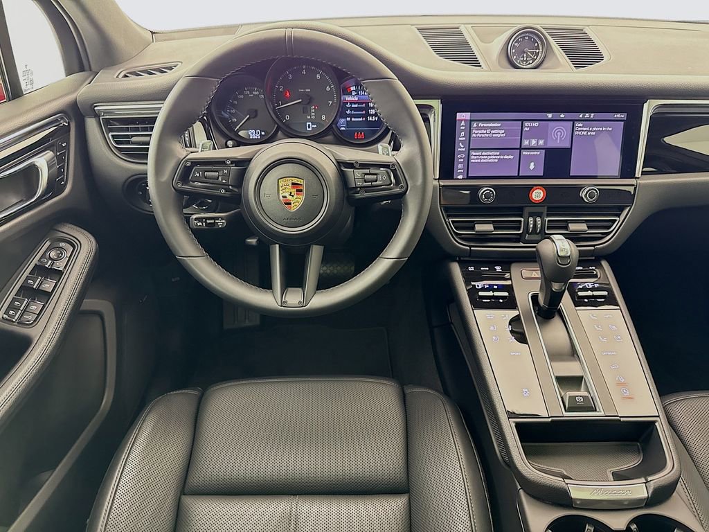 Certified 2025 Porsche Macan AWD/4WD image 25
