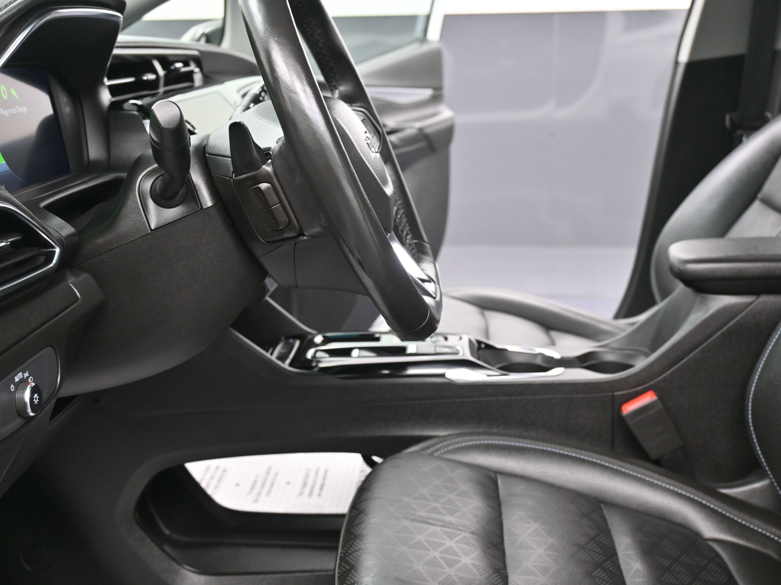 Used 2023 Chevrolet Bolt LT w/ Infotainment Package image 29