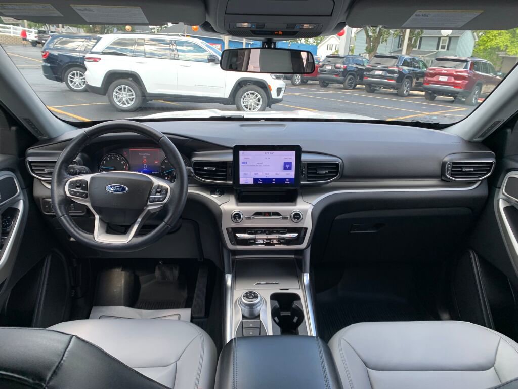 Used 2021 Ford Explorer XLT w/ Equipment Group 202A image 30