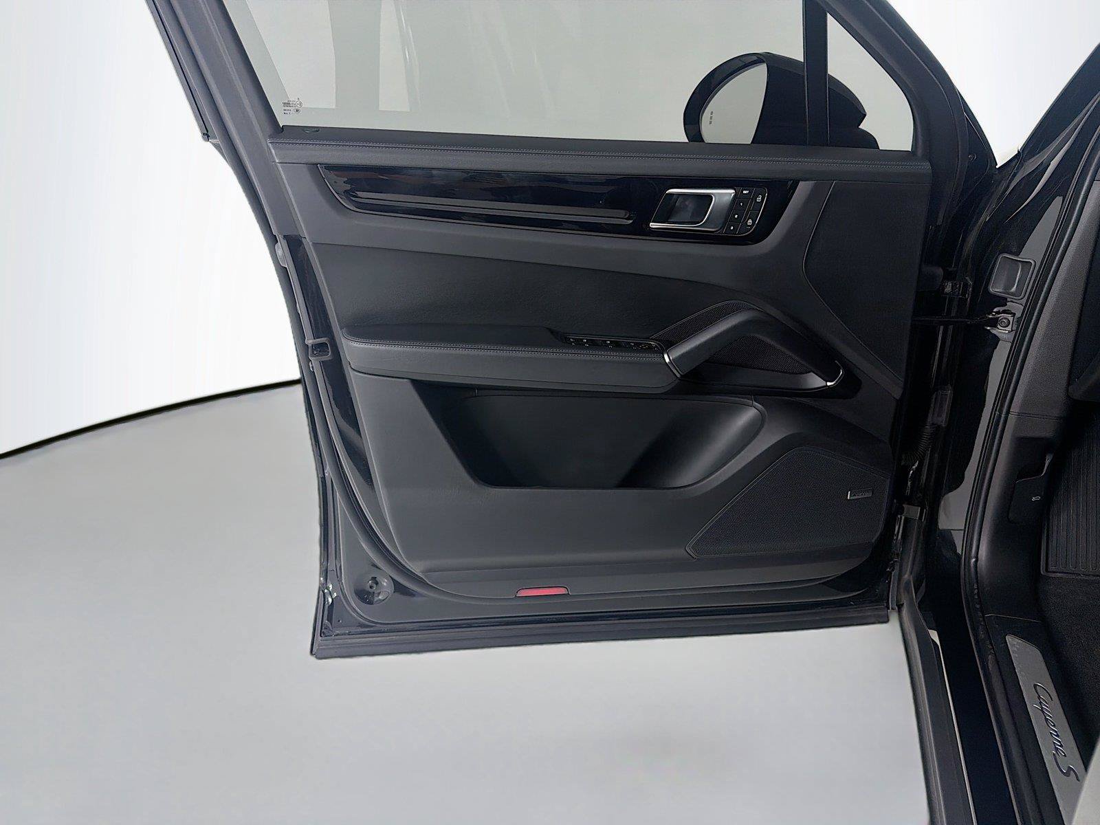 Certified 2023 Porsche Cayenne S AWD/4WD image 6