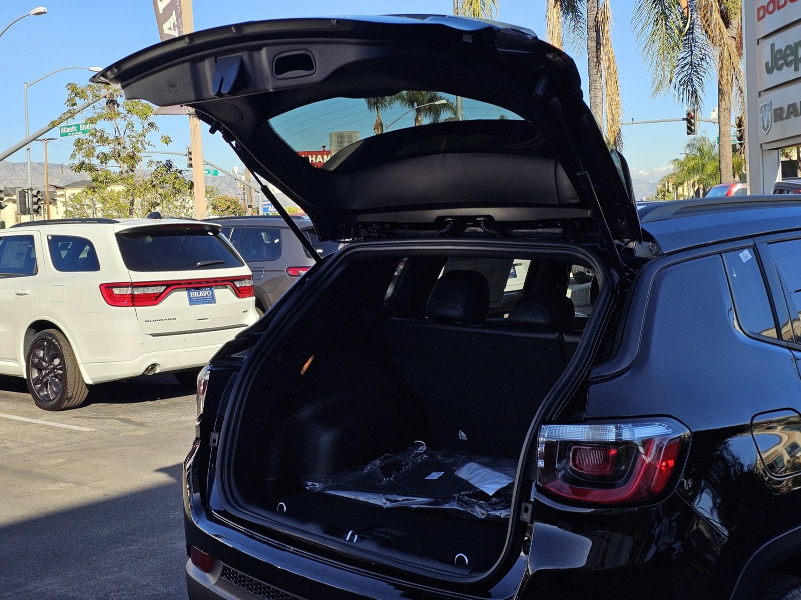 New 2026 Jeep Compass Latitude image 8