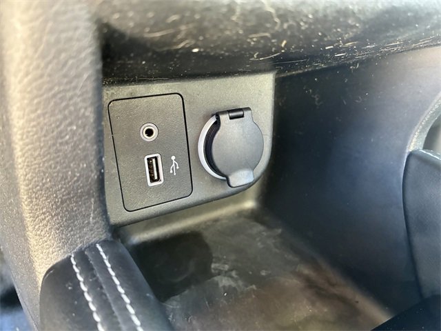 Used 2020 Nissan Kicks SR image 27