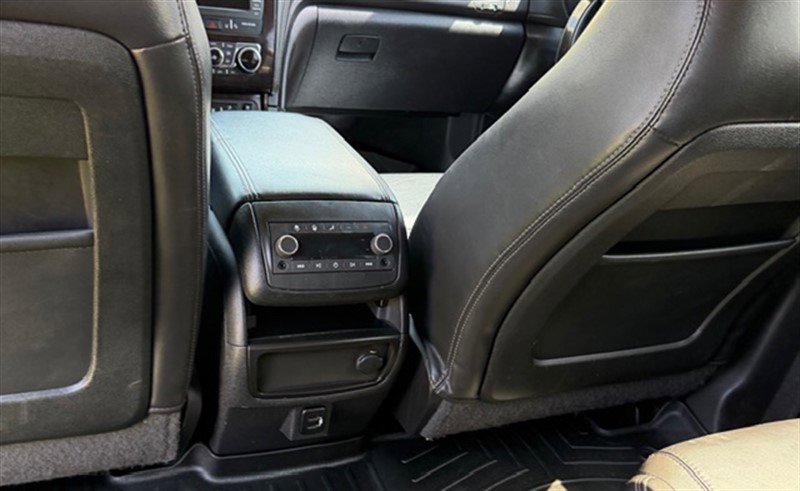 Used 2016 Chevrolet Traverse LTZ AWD/4WD image 7