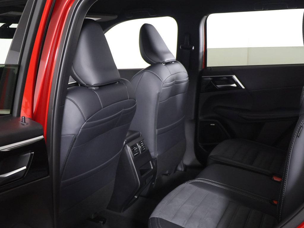 New 2026 Mitsubishi Outlander LE FWD image 28