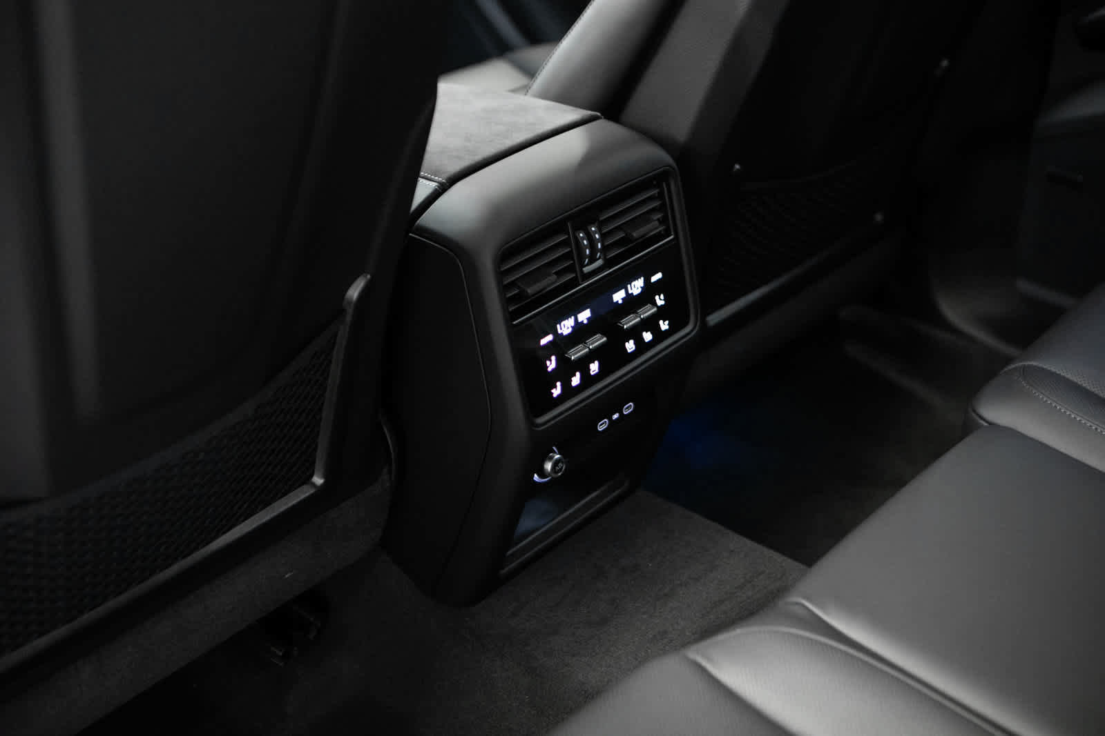New 2026 Porsche Cayenne GTS AWD/4WD image 32