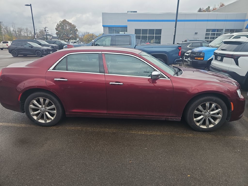 Used 2018 Chrysler 300 Limited AWD/4WD image 4