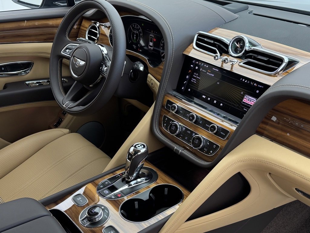 New 2024 Bentley Bentayga Plug-In Hybrid image 37