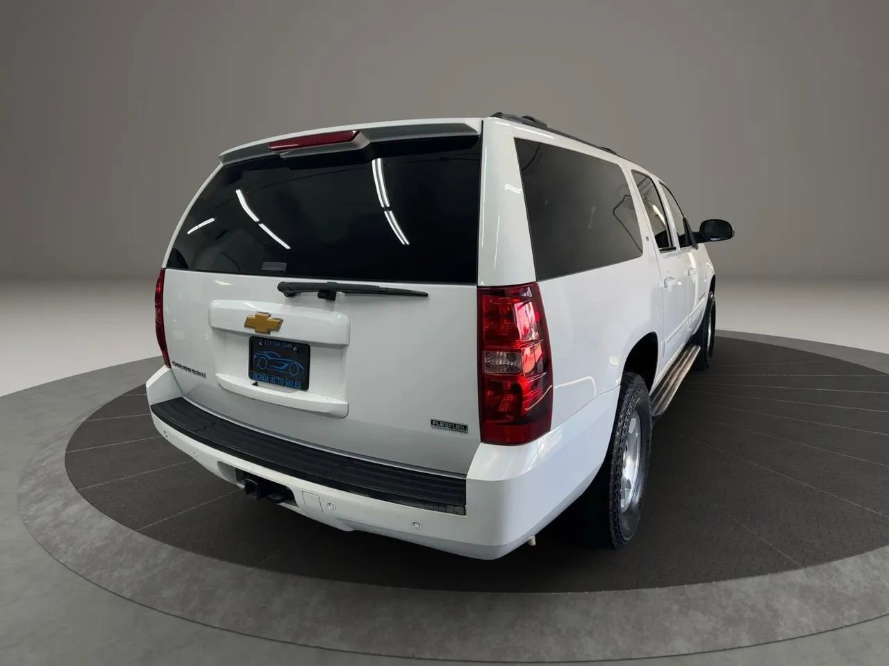 Used 2012 Chevrolet Suburban LT image 1