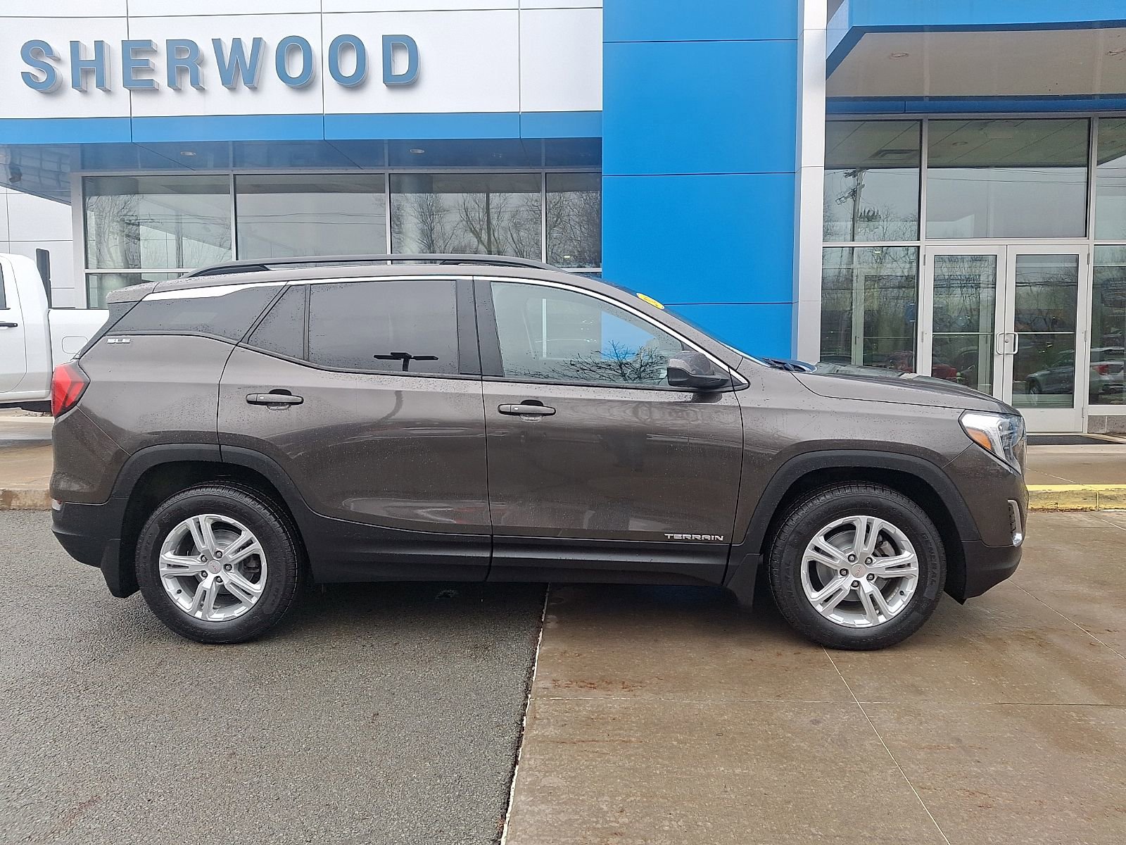 Used 2020 GMC Terrain SLE w/ Driver Convenience Package image 7