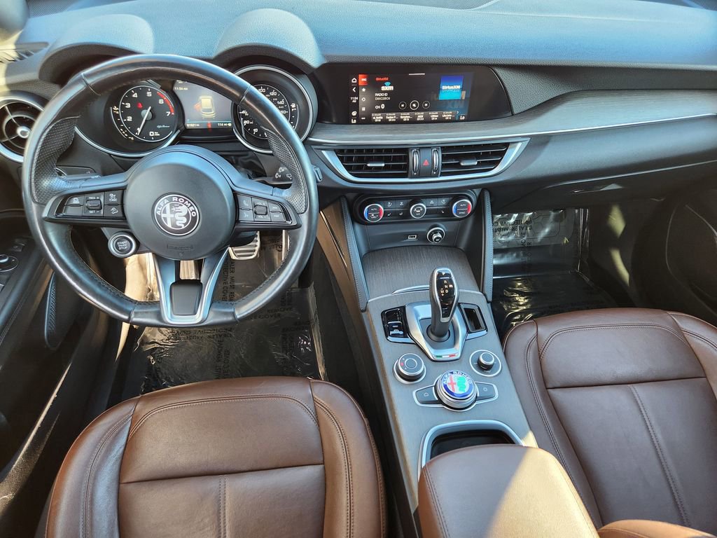 Used 2022 Alfa Romeo Stelvio Ti image 2