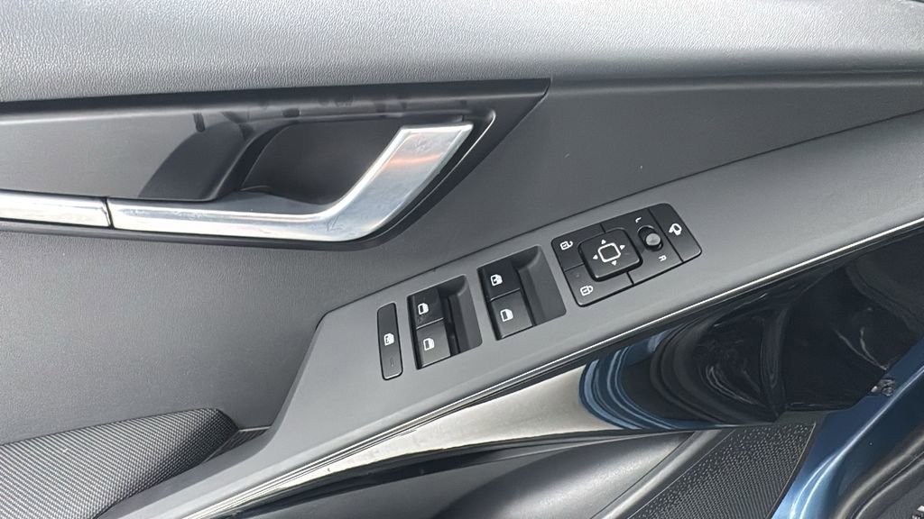 Used 2024 Kia Niro EX Touring image 19