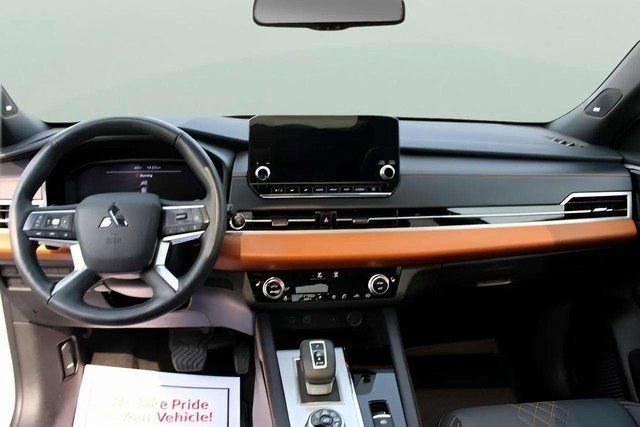 Used 2024 Mitsubishi Outlander SEL image 17