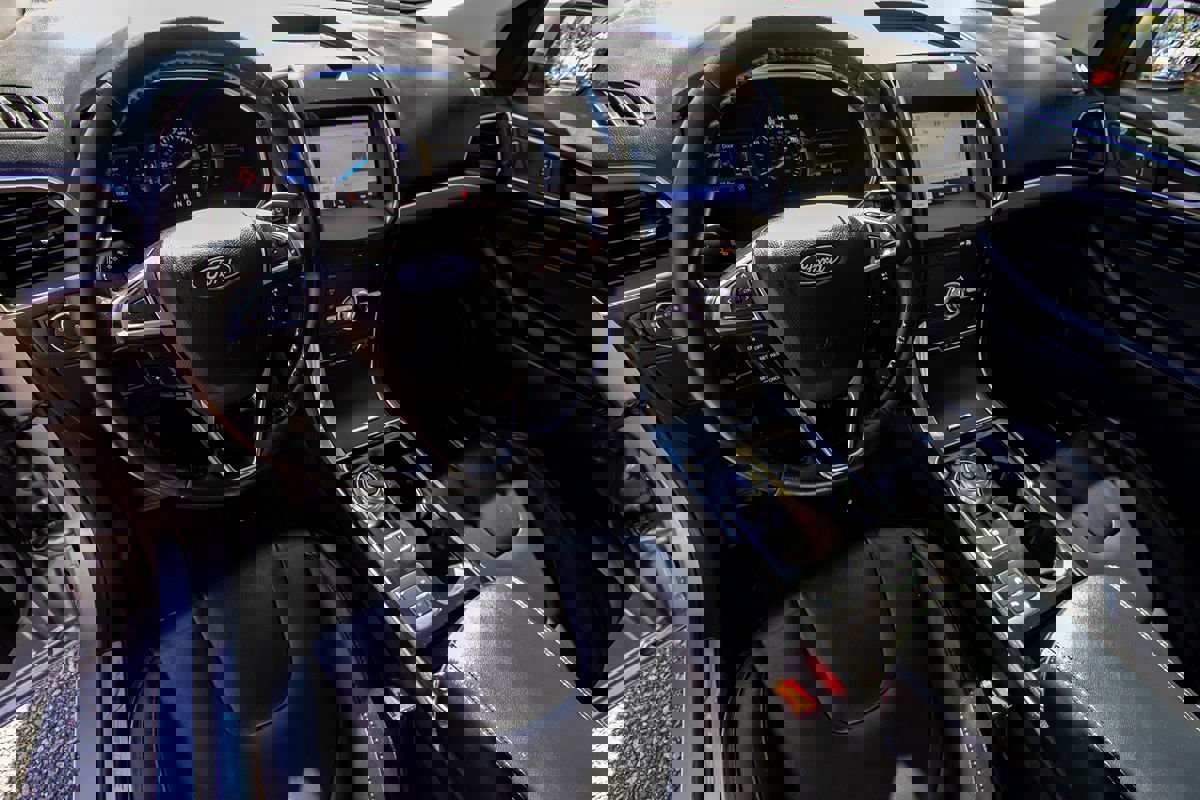 Used 2020 Ford Edge Titanium w/ Cargo Accessory Package image 12