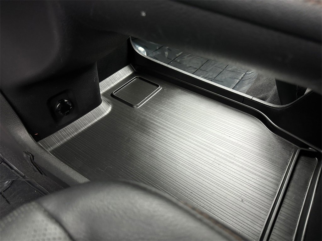 Certified 2025 Toyota Sienna Platinum image 44