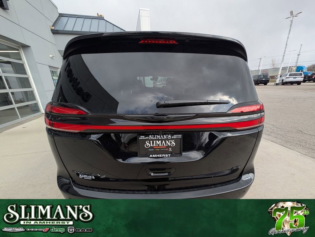 New 2026 Chrysler Pacifica Select image 9