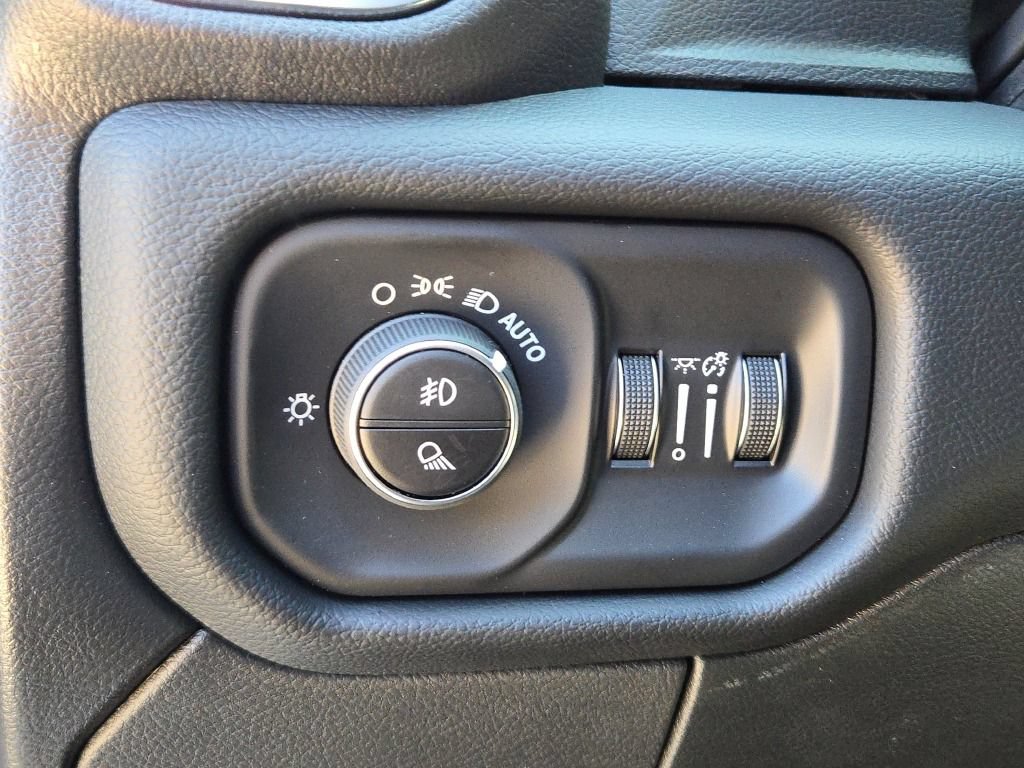 New 2026 RAM 2500 Laramie AWD/4WD image 32