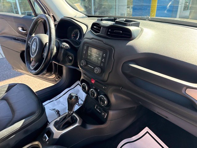 Used 2016 Jeep Renegade Limited FWD image 25
