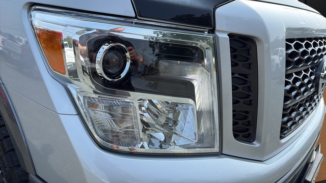 Used 2016 Nissan Titan PRO-4X AWD/4WD image 9