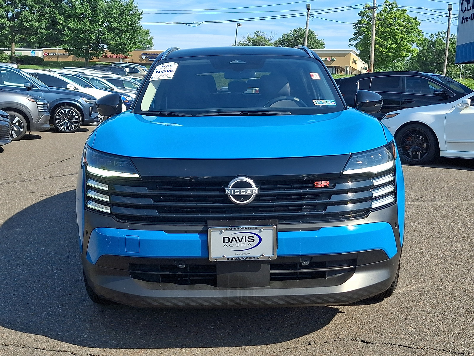 Used 2025 Nissan Kicks SR AWD/4WD image 2