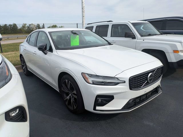 Used 2024 Volvo S60 B5 Core image 2