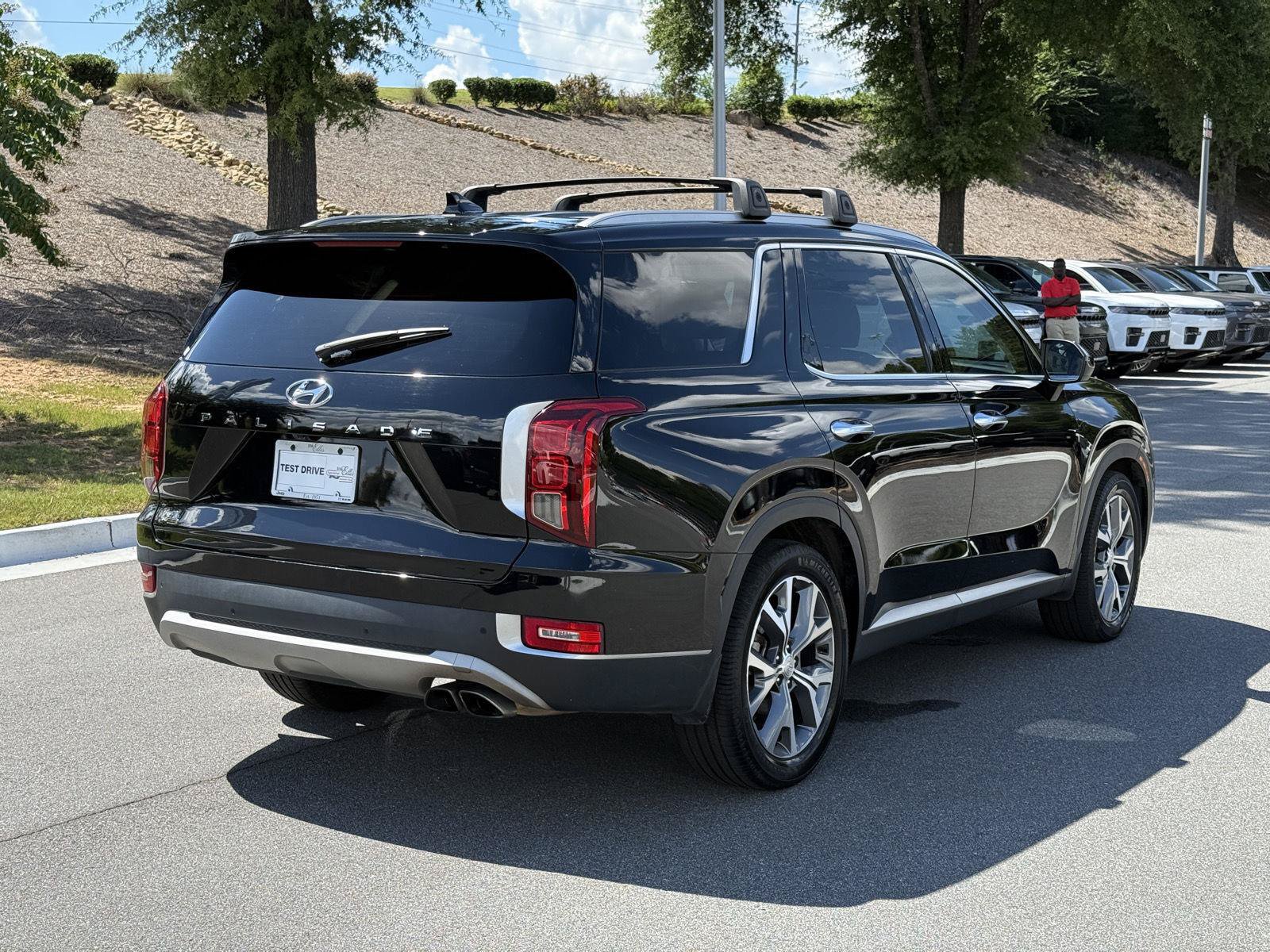 Used 2022 Hyundai Palisade SEL w/ Premium Package FWD image 5